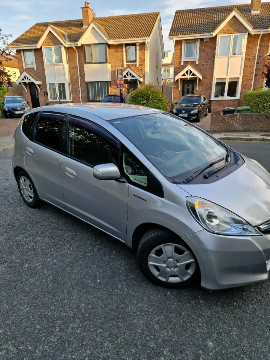 Immaculate Honda Jazz 1.3 Automatic Hybrid - Image 3