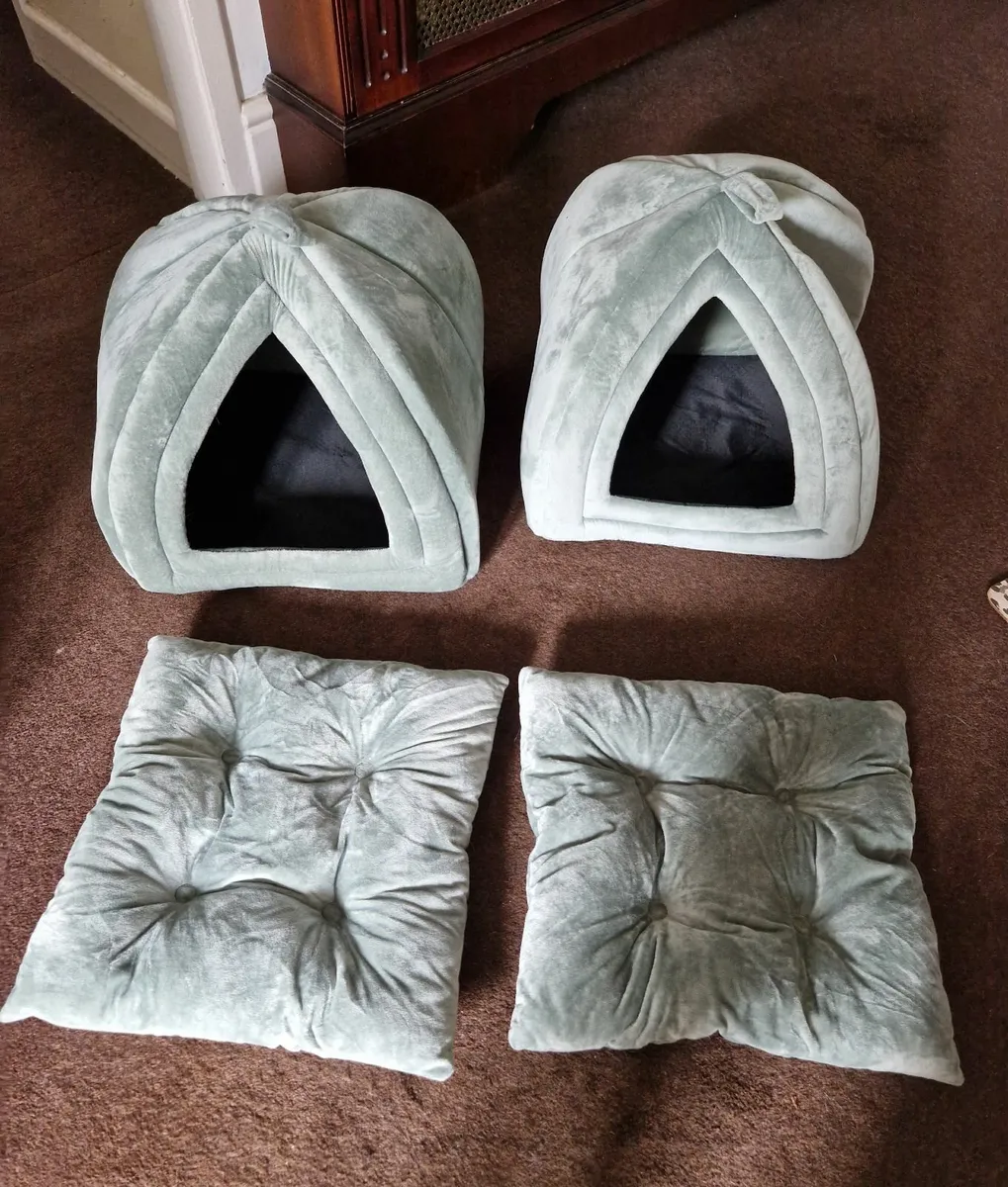 2 matching cat beds - Image 2