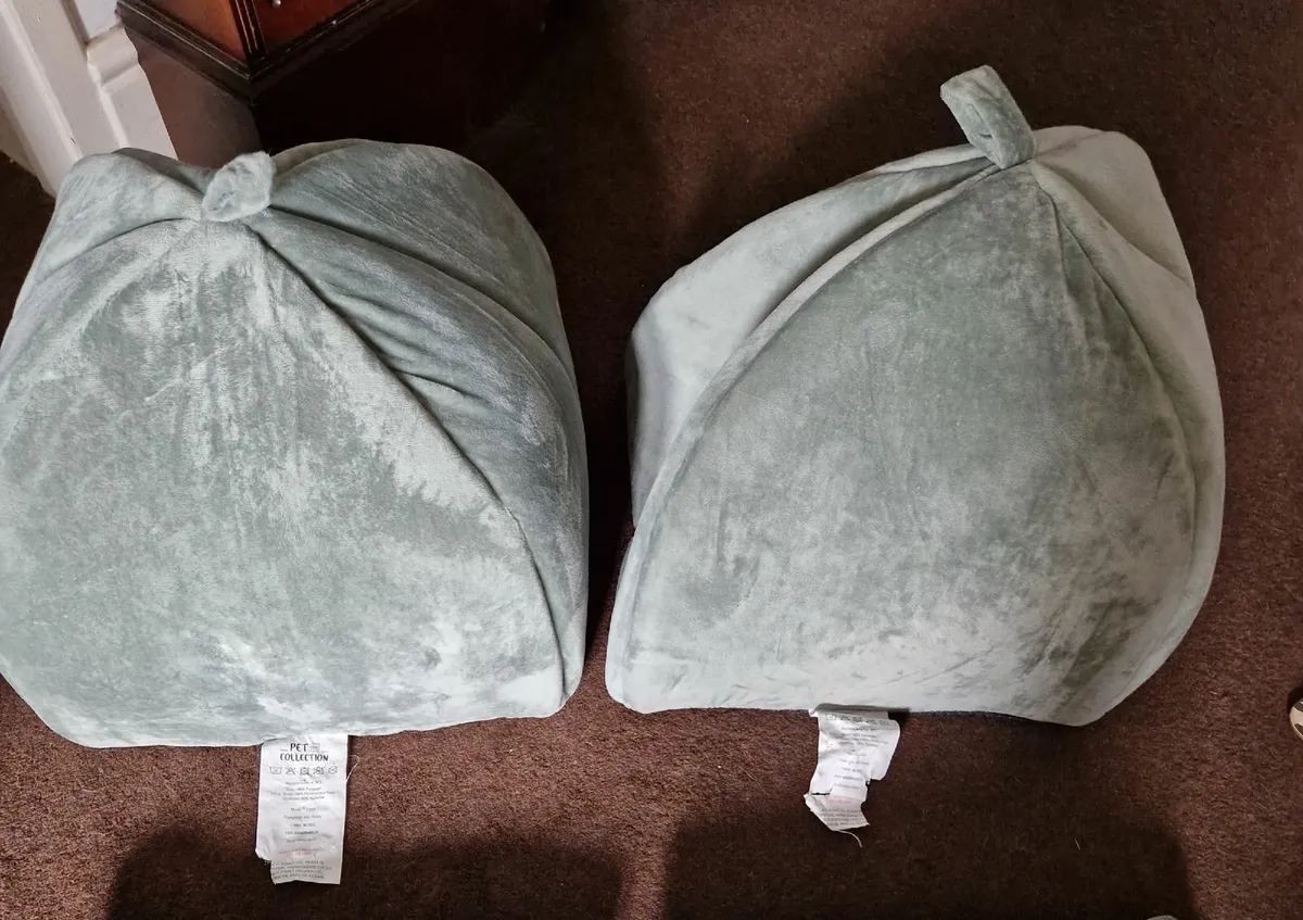 2 matching cat beds - Image 3