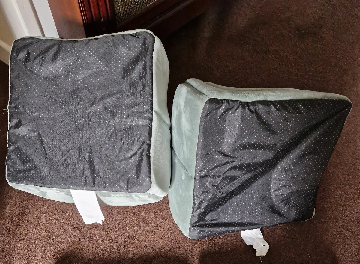 2 matching cat beds - Image 4
