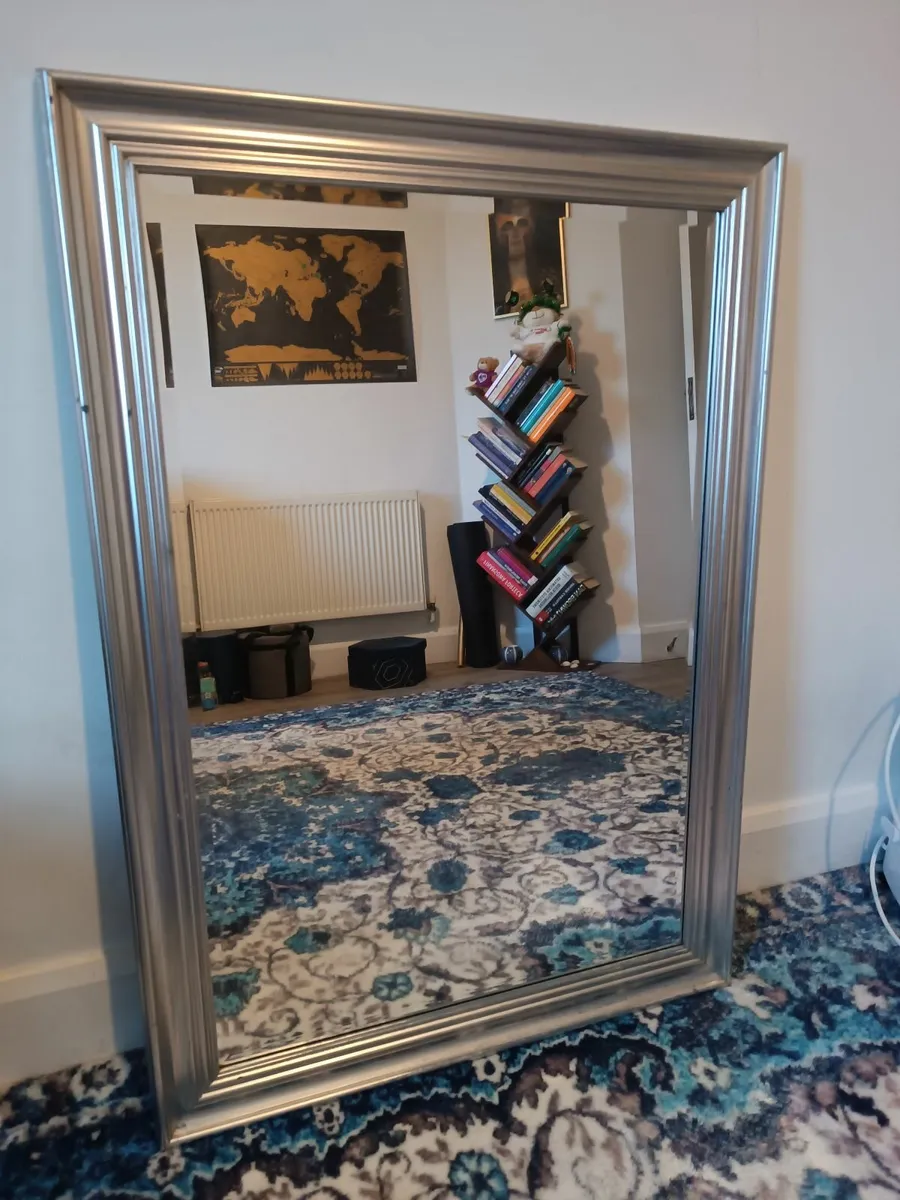 Wall mirror