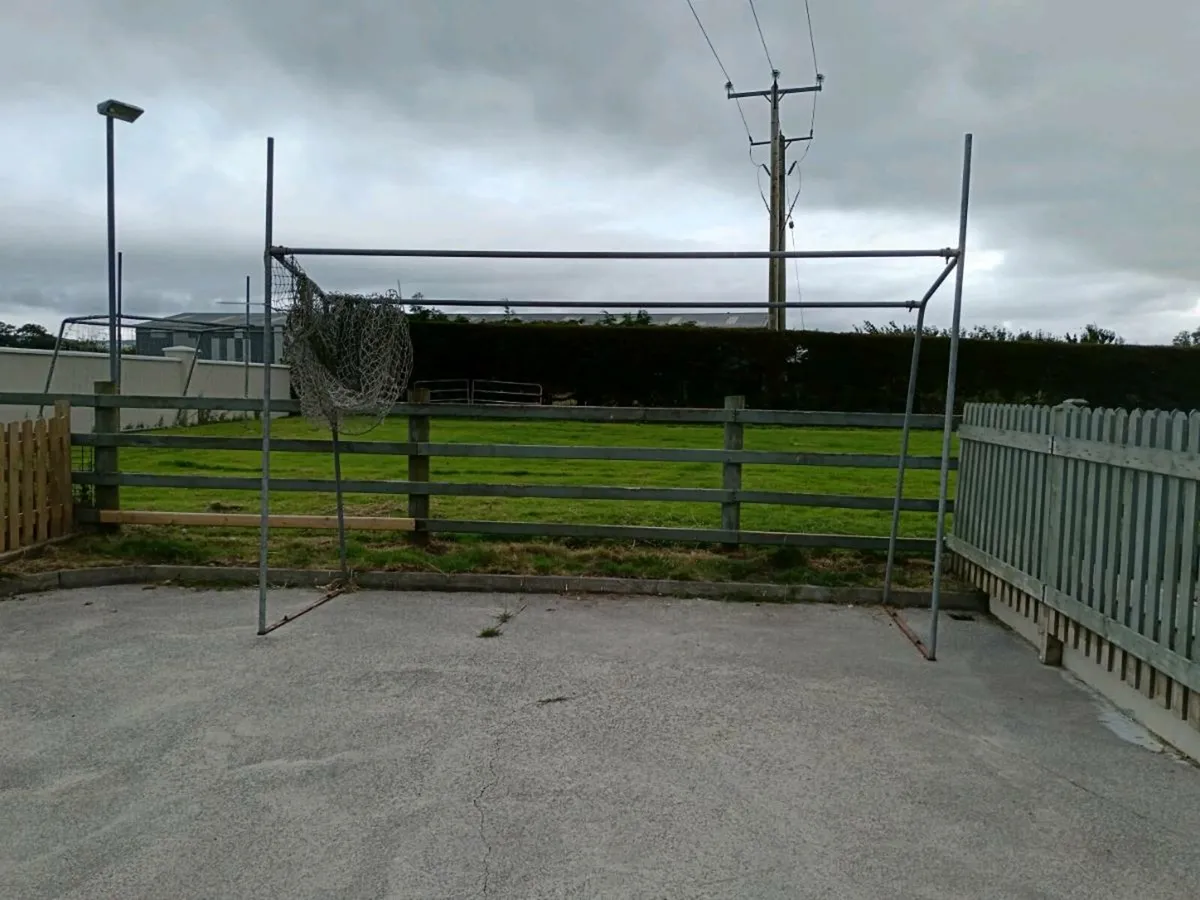 GOAL POST