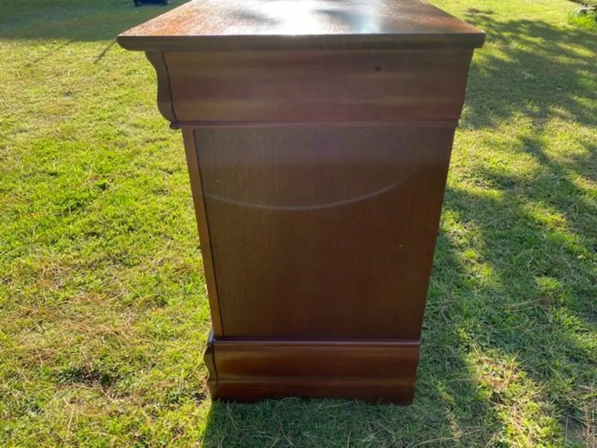 BEDSIDE DRAWER UNITS. - Image 2