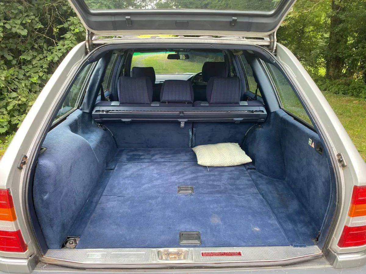 Mercedes-Benz 300TE, 1990 - Image 3