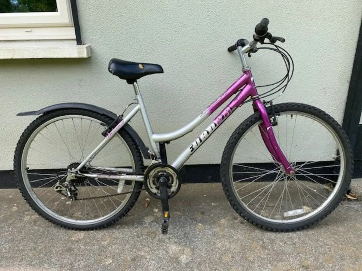 GIRLS BYCYCLE.