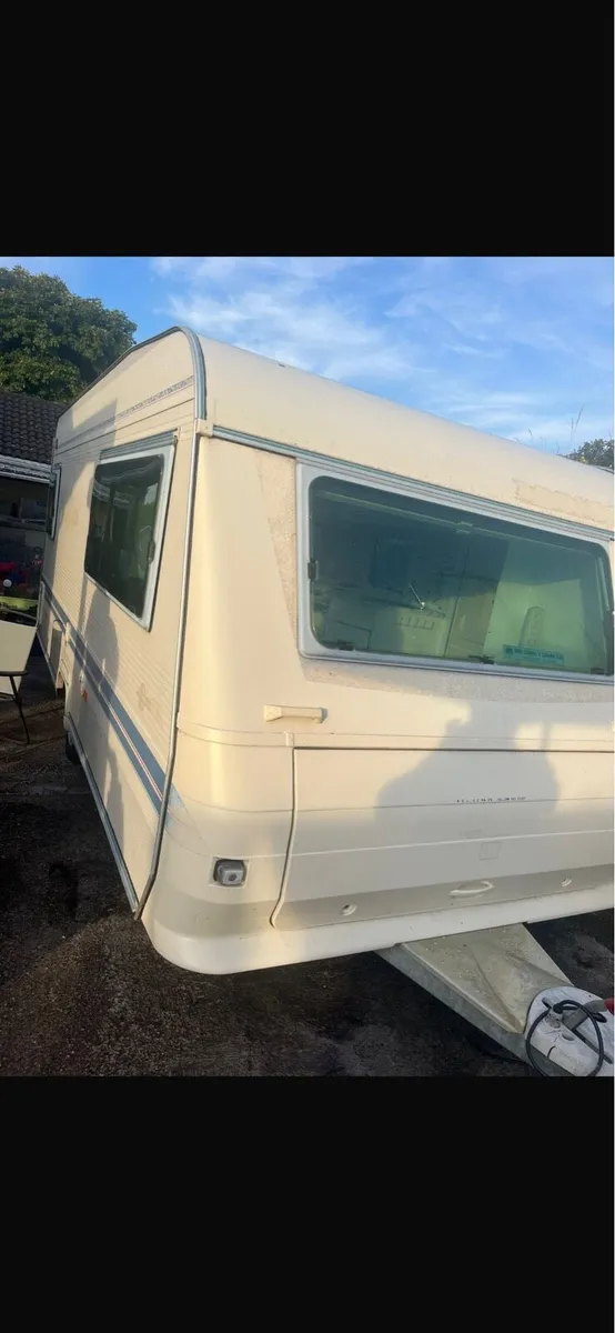 German caravan with island bed - Image 1