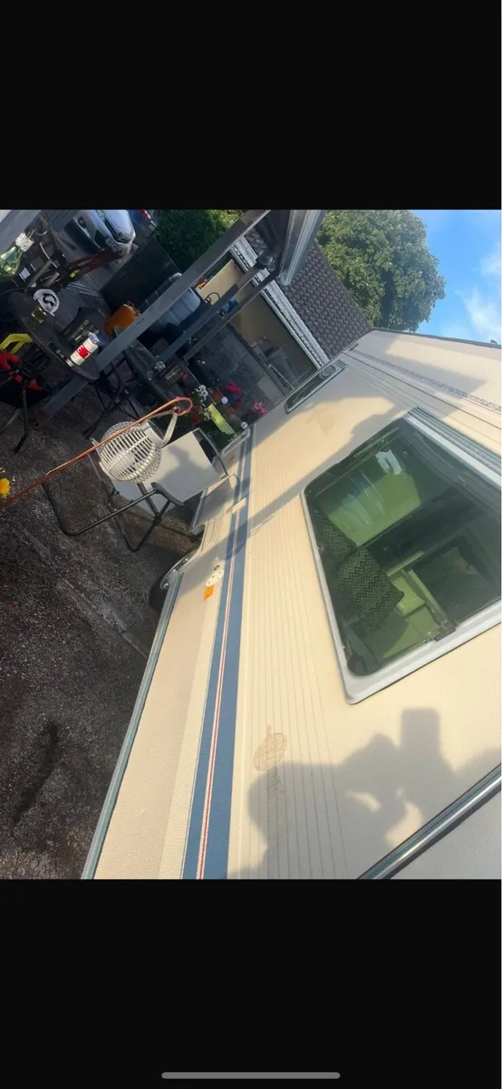 German caravan with island bed - Image 2