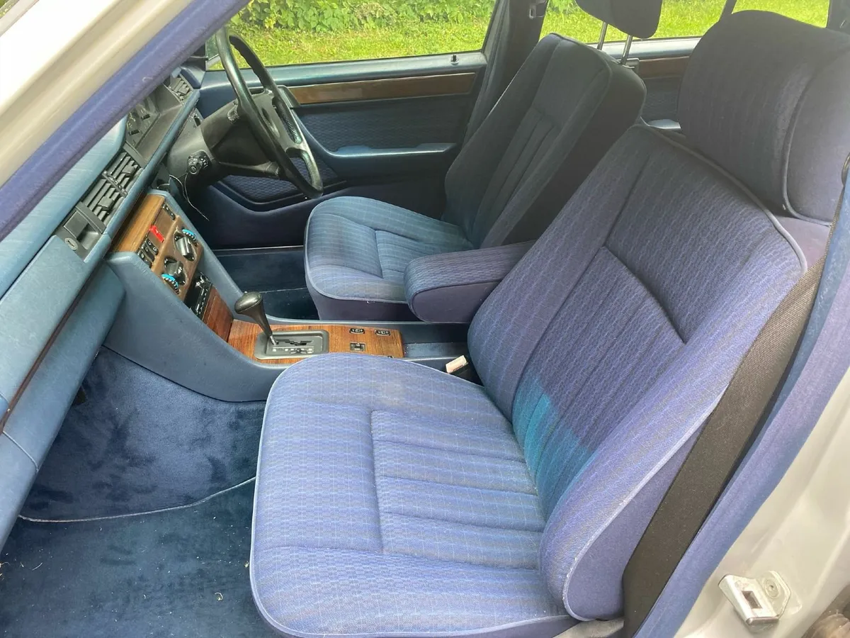 Mercedes-Benz 300TE, 1990 - Image 4