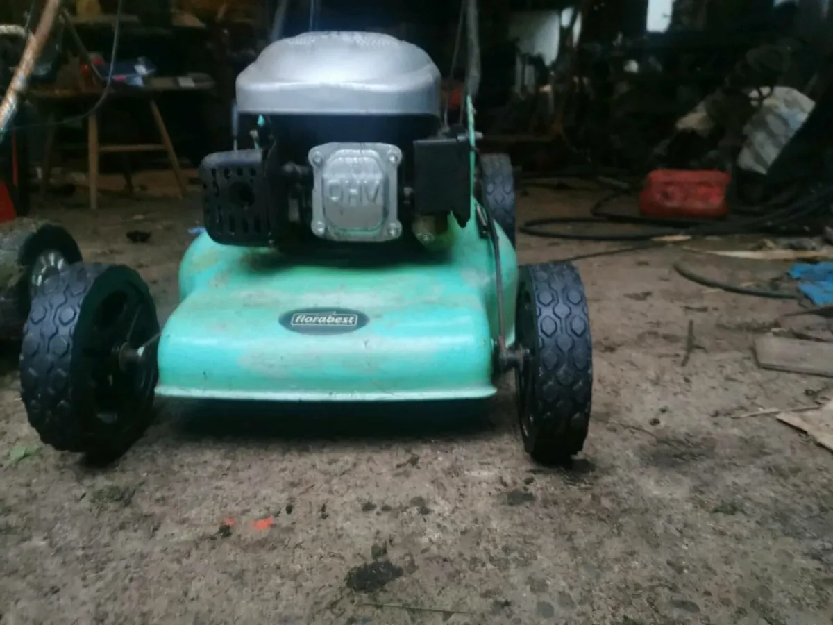 Self drive lawnmower - Image 3