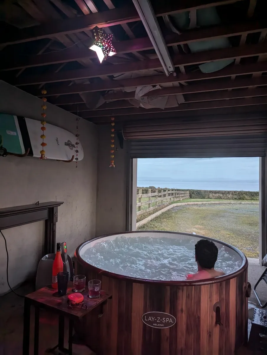 Hot tub - Image 2
