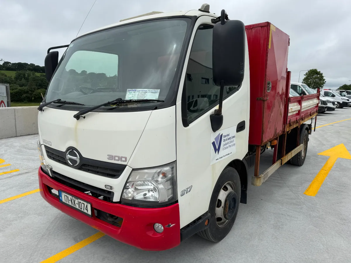 UNRESERVED 2017 HINO 300 TIPPER FOR AUCTION - Image 1