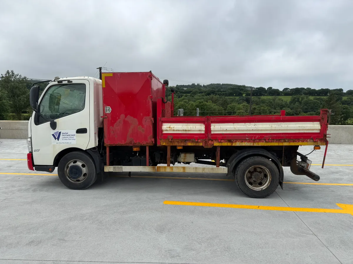 UNRESERVED 2017 HINO 300 TIPPER FOR AUCTION - Image 2