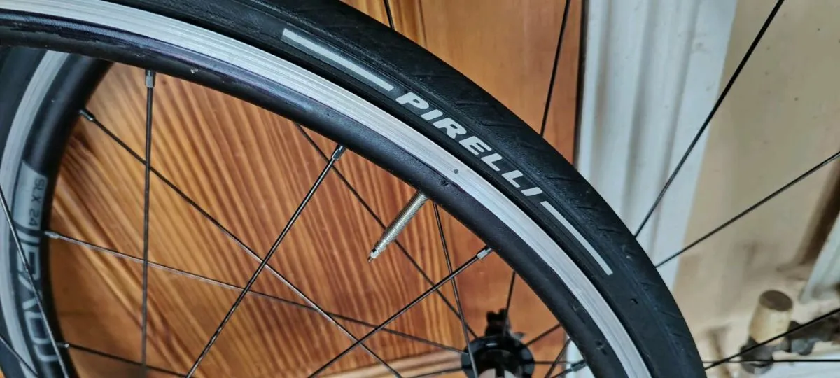 Excellent roval slx 24 wheelset - Image 2