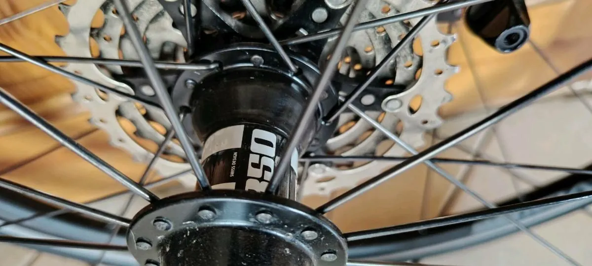 Excellent roval slx 24 wheelset - Image 4