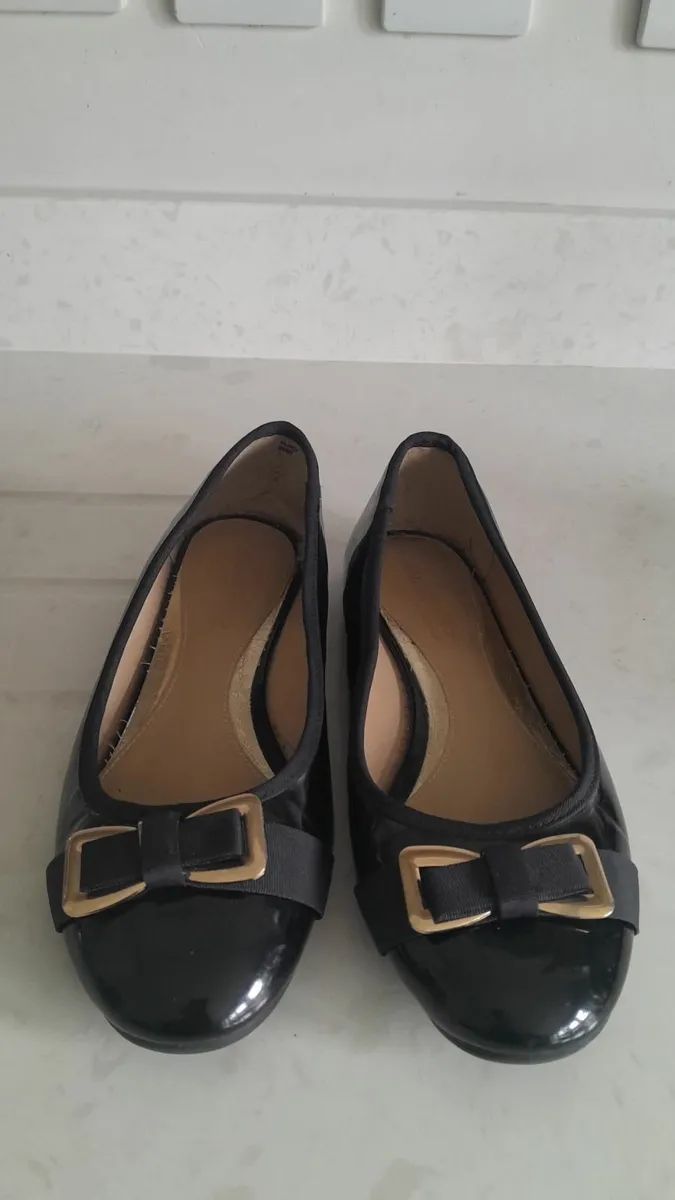 Flat patent leather shoes - Image 1