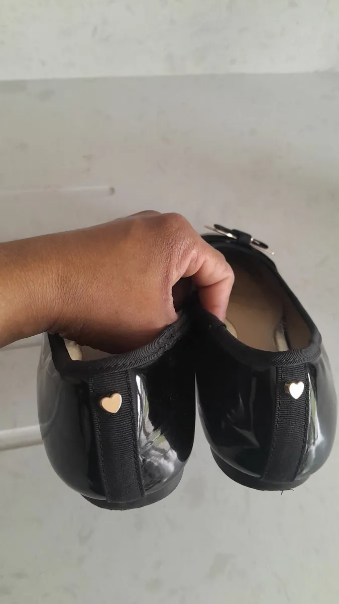 Flat patent leather shoes - Image 2
