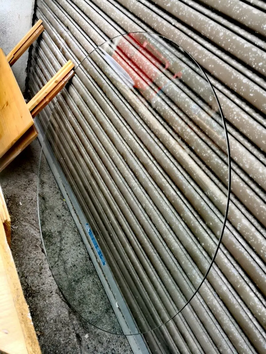 Bargain! Thick tempered glass 110cm