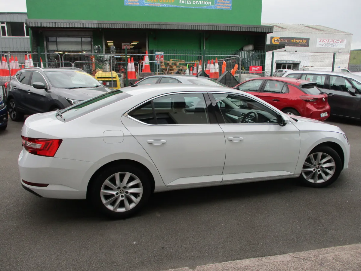 Skoda Superb Ambition 2.0 150Bhp  2022 - Image 4