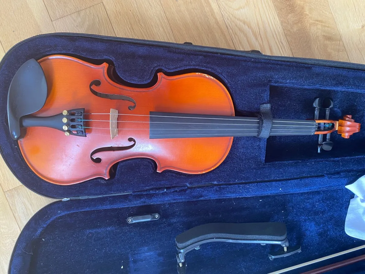 1/2 size Violin with shoulder rest and accessories - Image 2