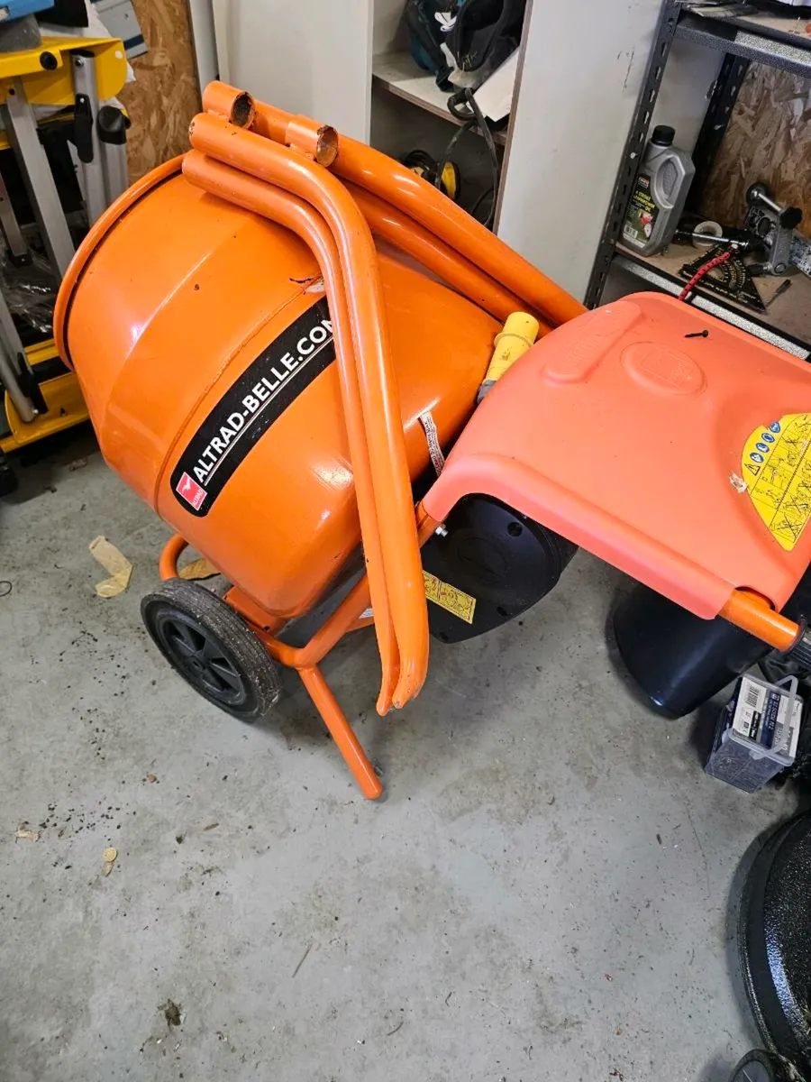 Cement mixer - Image 1