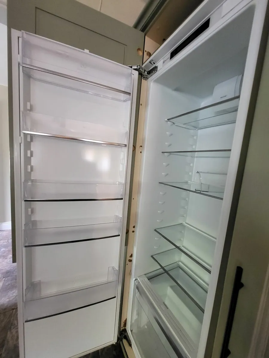Electrolux integrated larder fridge - Image 2
