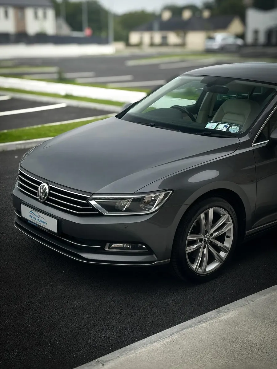 Volkswagen Passat 2015 - Image 2