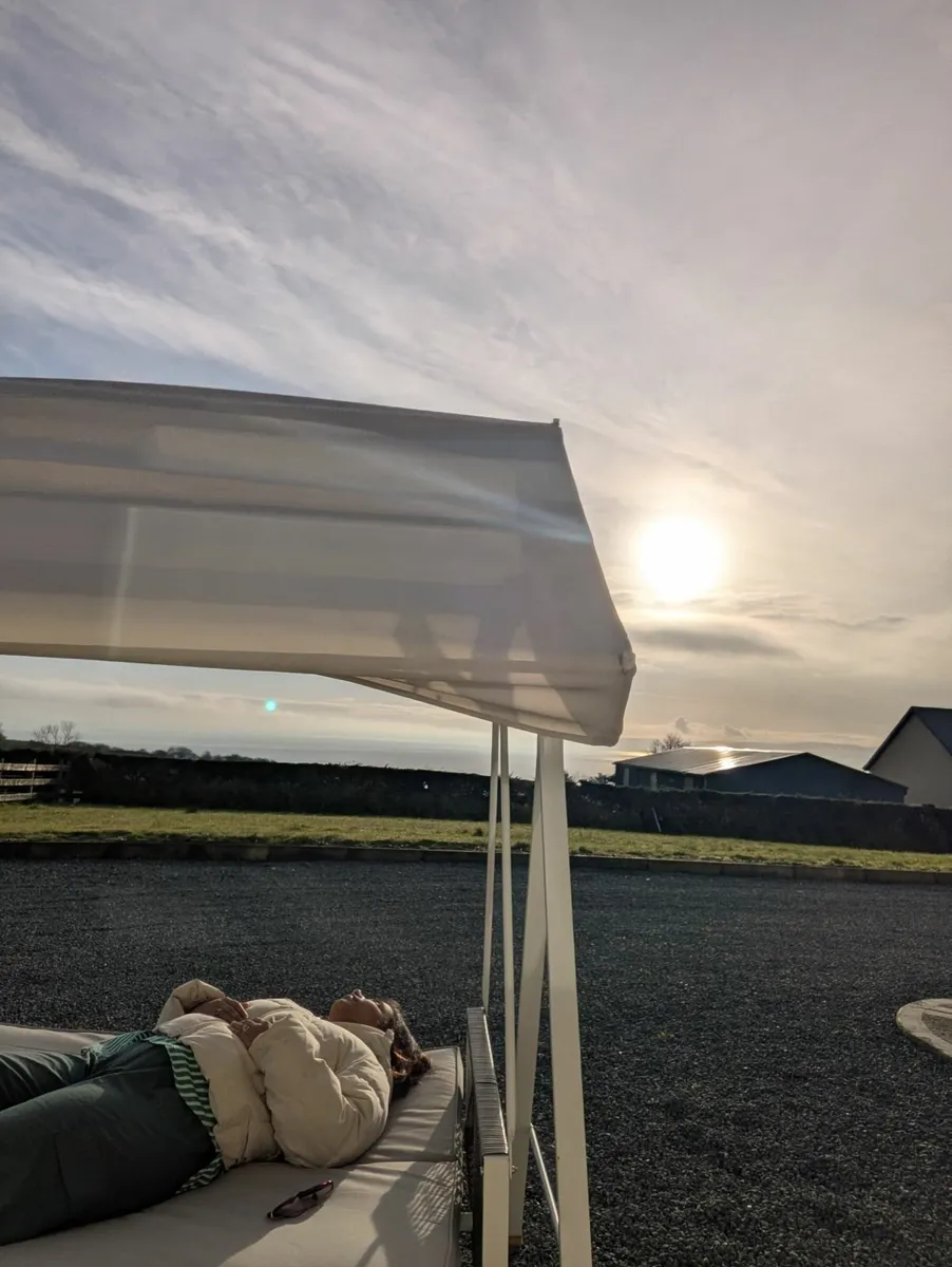 Outdoor swing - Image 1