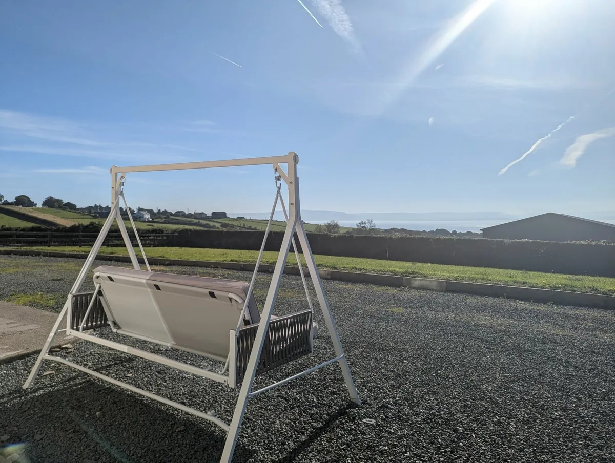 Outdoor swing - Image 2