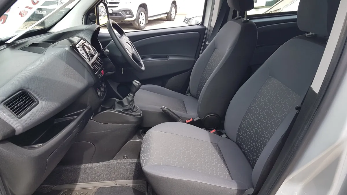 FIAT DOBLO 5 SEATER CREW CAB 101KM MINT 333TAX - Image 4