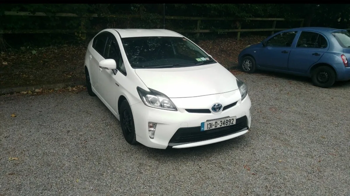 Toyota Prius 2013 - Image 2