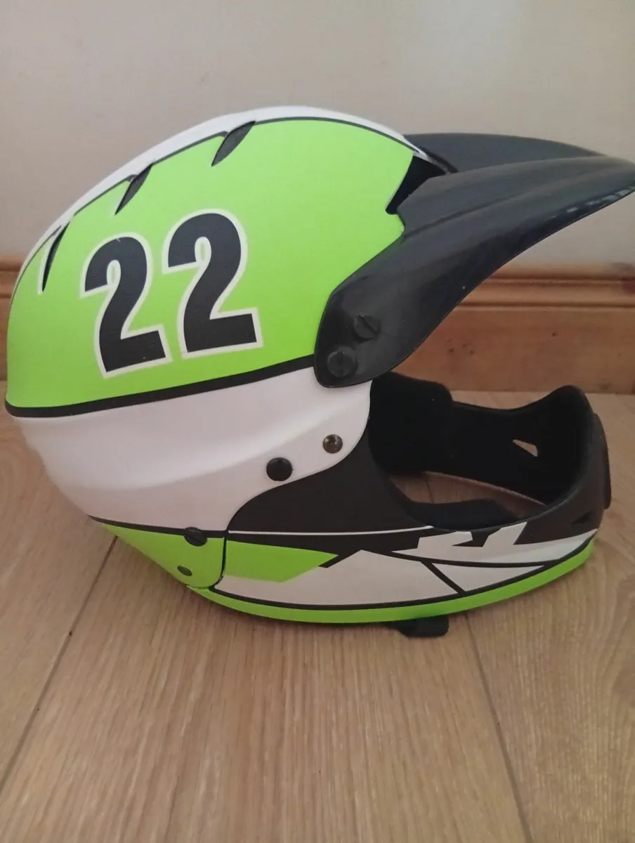 Universal Quality Helmet 3 months old - Image 1