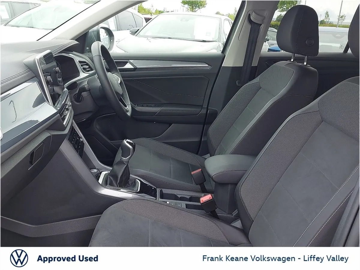 Volkswagen T-Roc Style 1.0tsi 116BHP  demo Model - Image 4