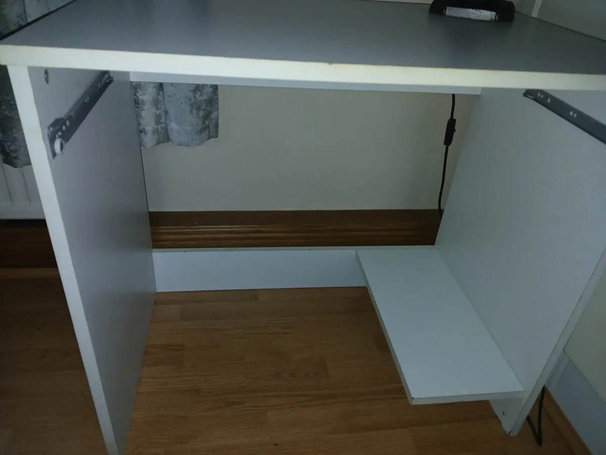 Student table - Image 1