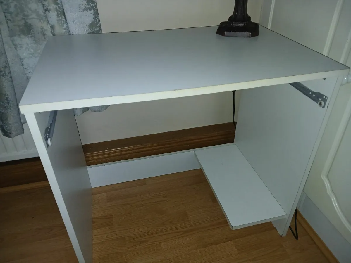 Student table - Image 3