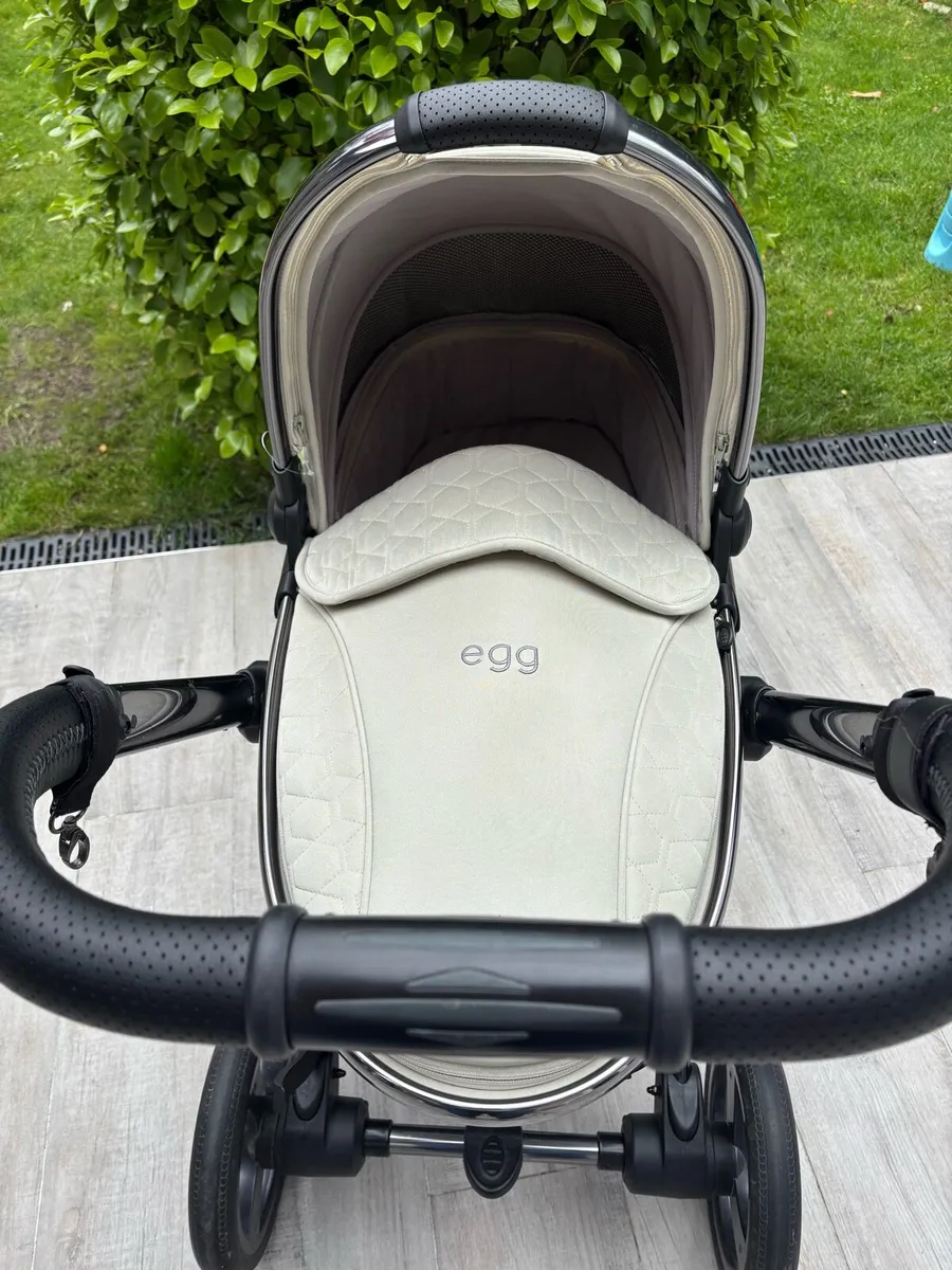 Egg 2 pram - Image 1
