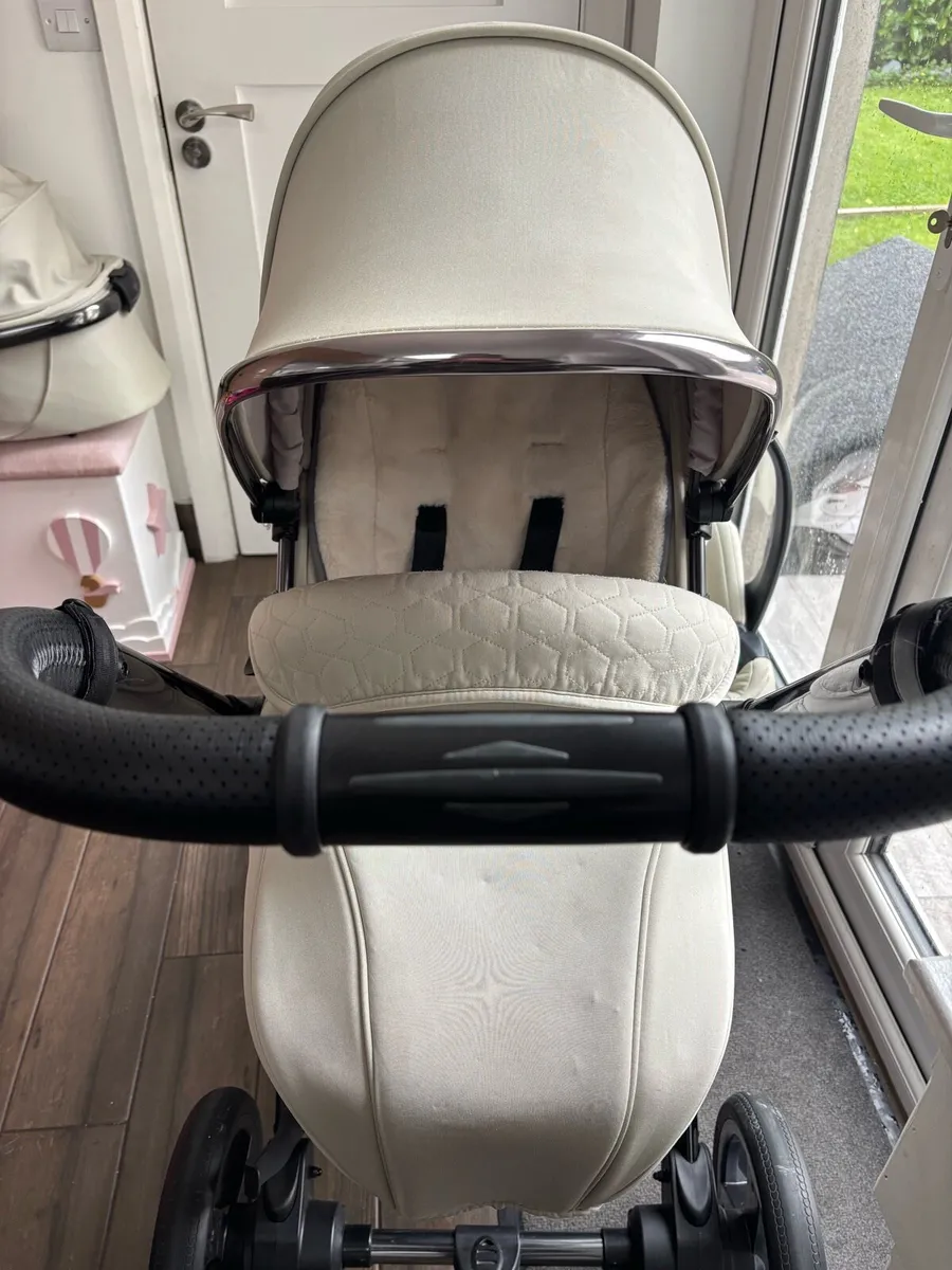 Egg 2 pram - Image 4