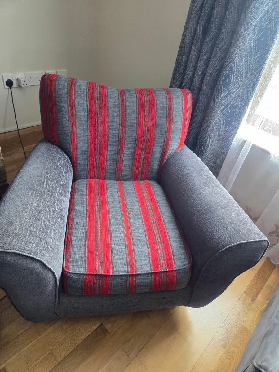 Very comfortable Armchair - Image 1