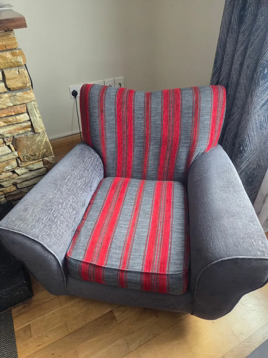 Very comfortable Armchair - Image 2
