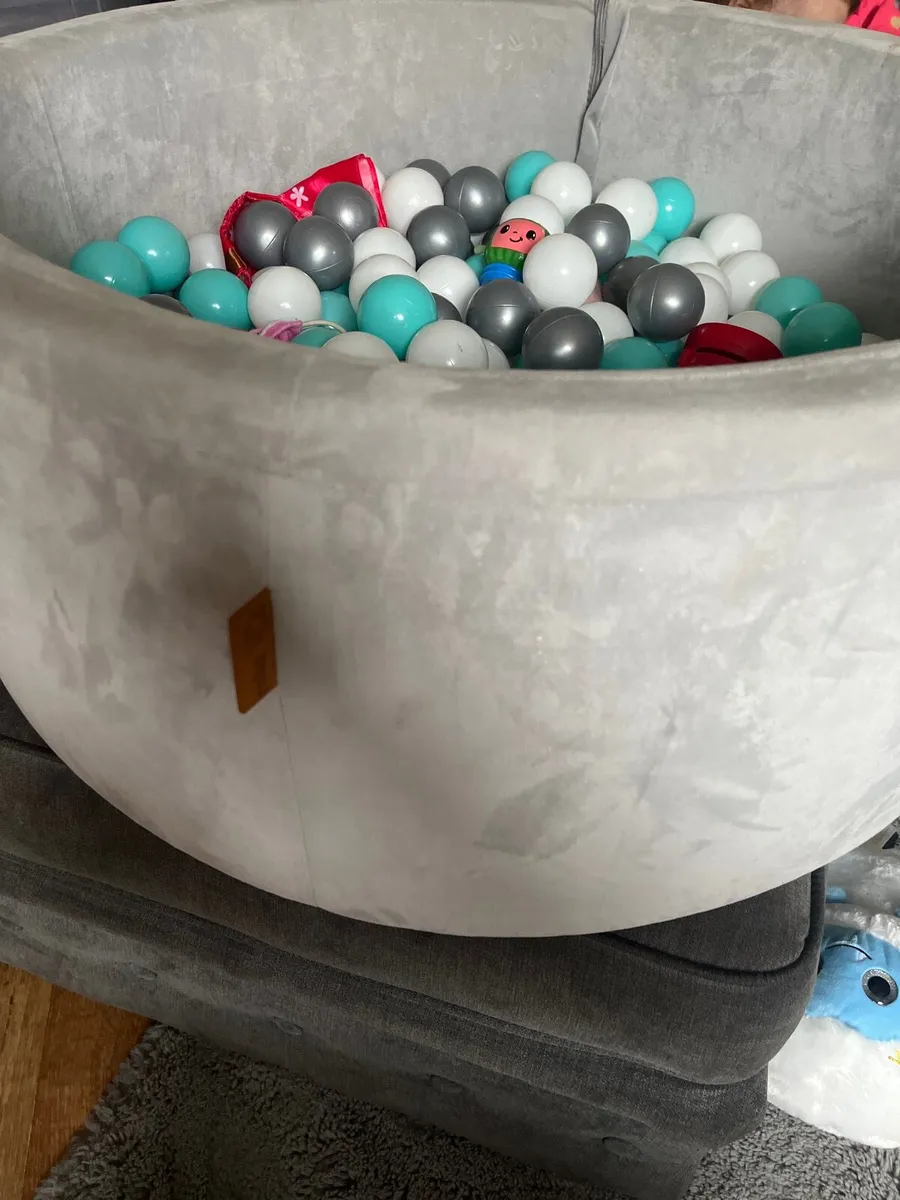 Velvet ball pit