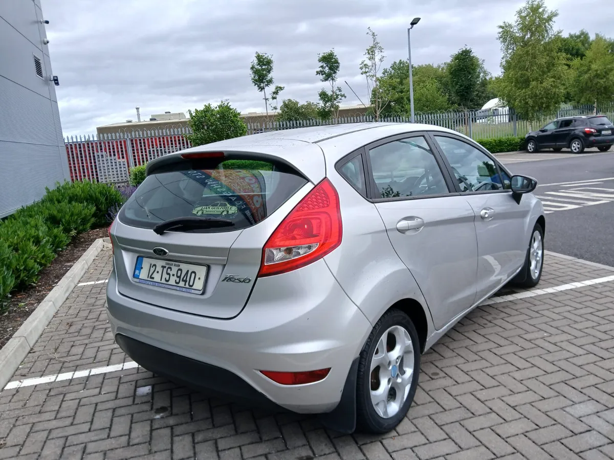 Ford Fiesta 2012 - Image 2