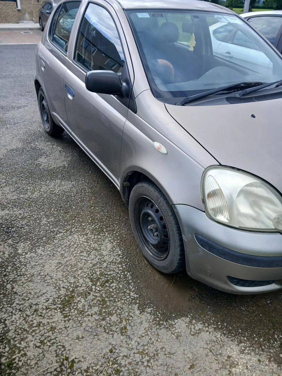 Toyota Yaris 2004 - Image 2