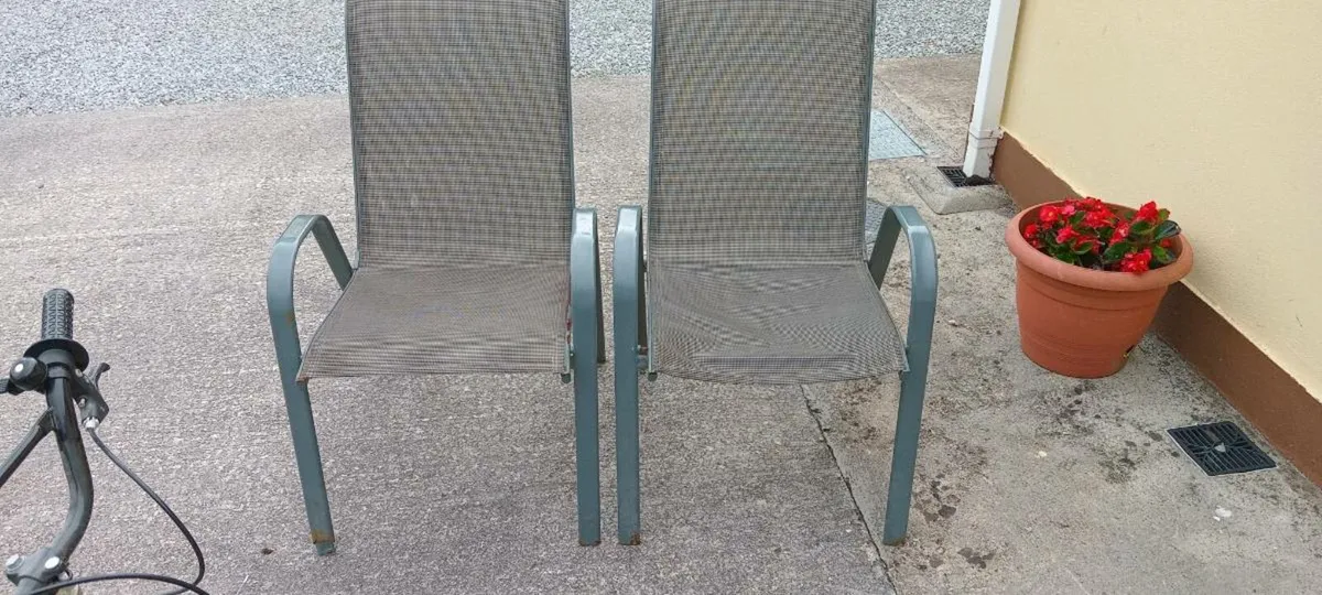 2 chairs - Image 1