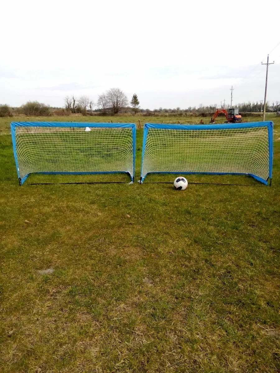Football Soccer pair of foldable goals - Image 1