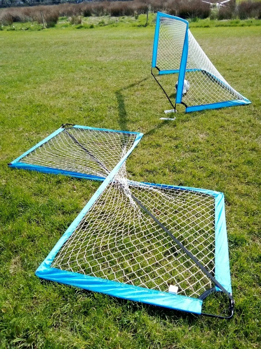 Football Soccer pair of foldable goals - Image 2