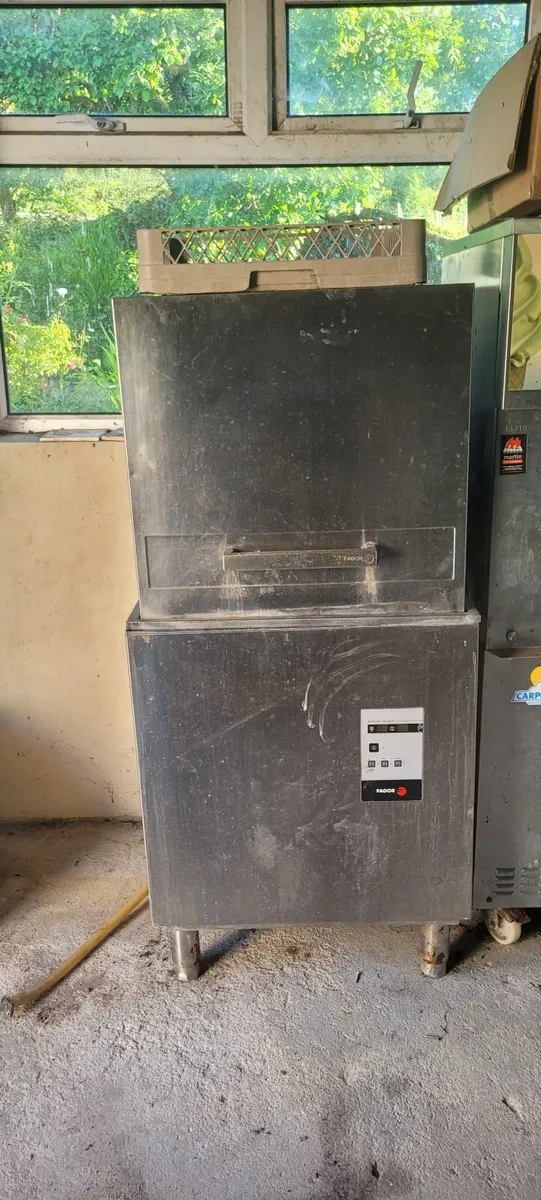 Commercial dishwasher - Image 2