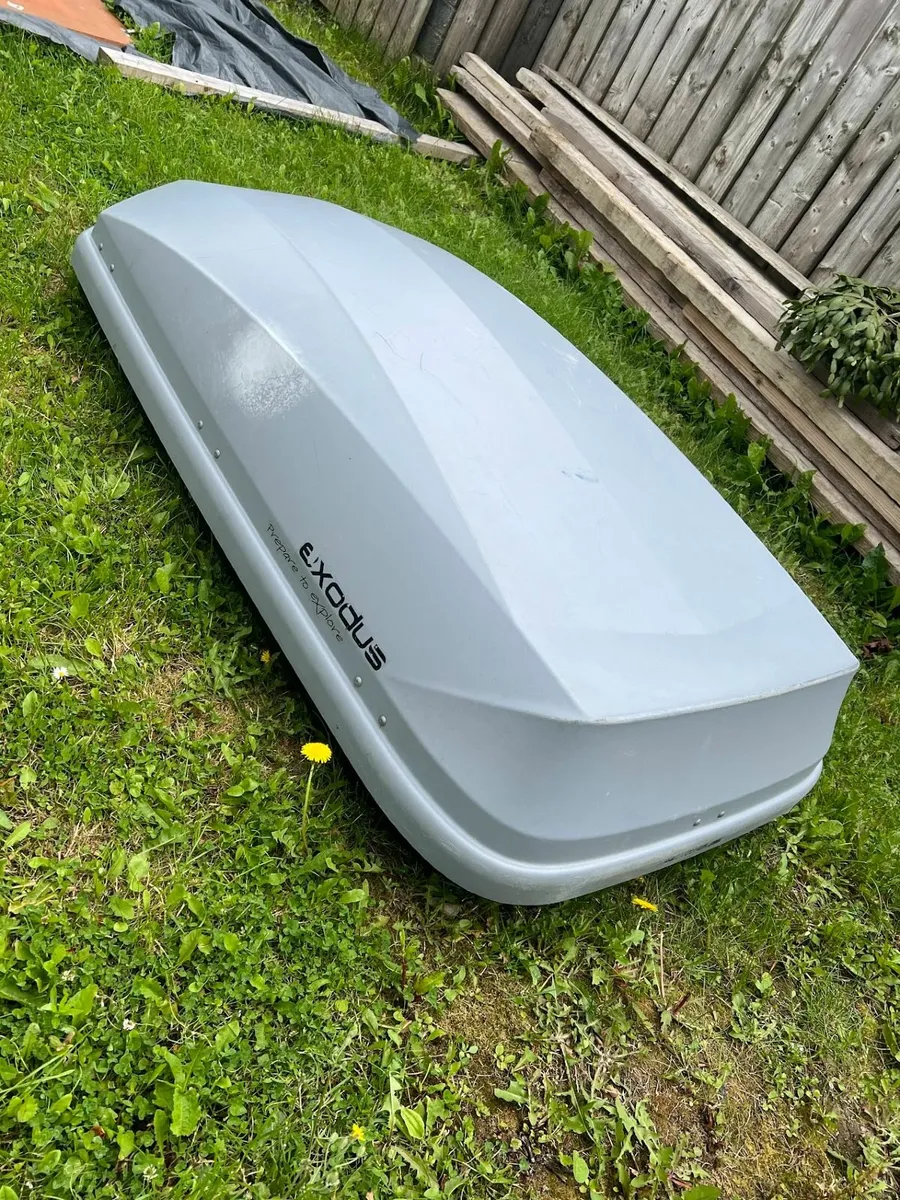 Exodus 420L Silver Rapid Click Attach Roof Box - Image 1