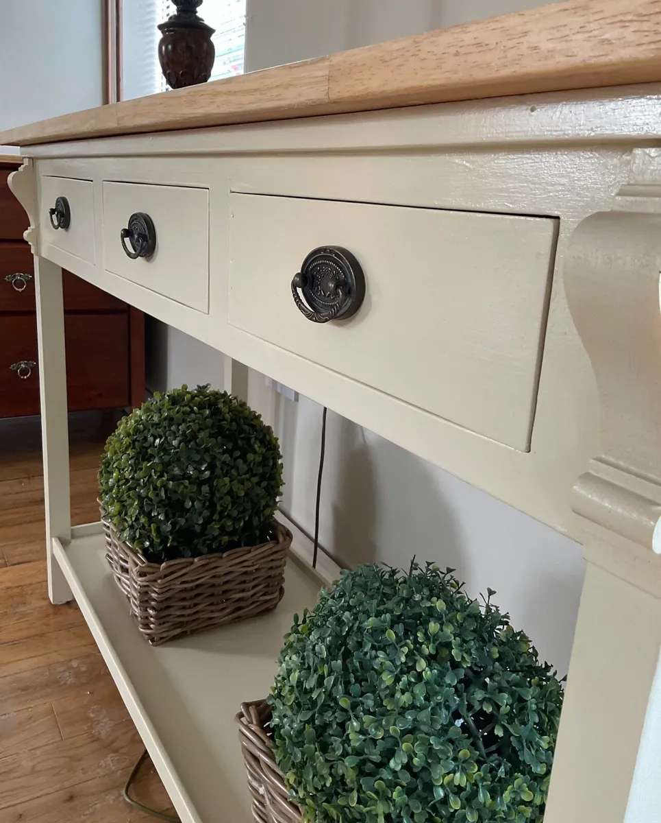 Hall console table / sideboard in great cobndition - Image 1