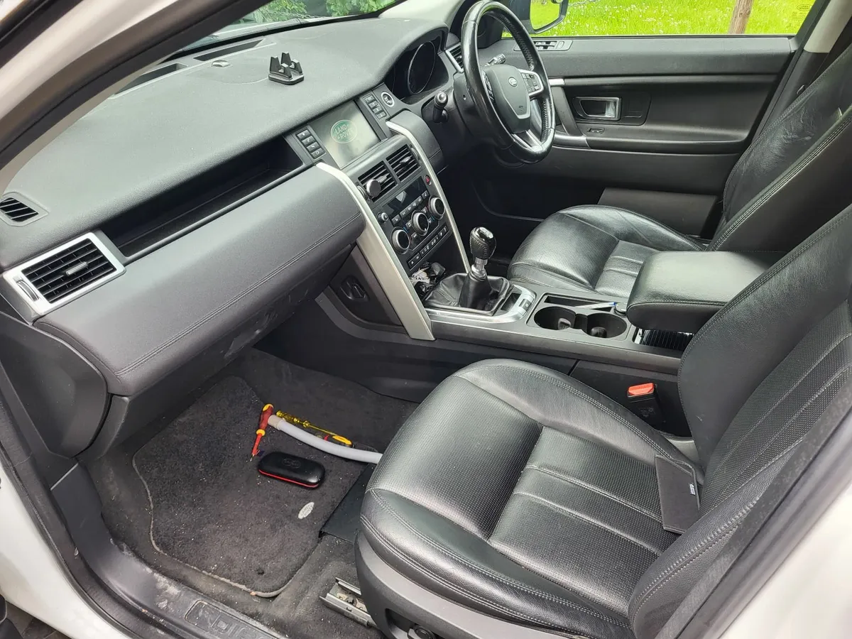 Land Rover Discovery Sport 2015 - Image 2