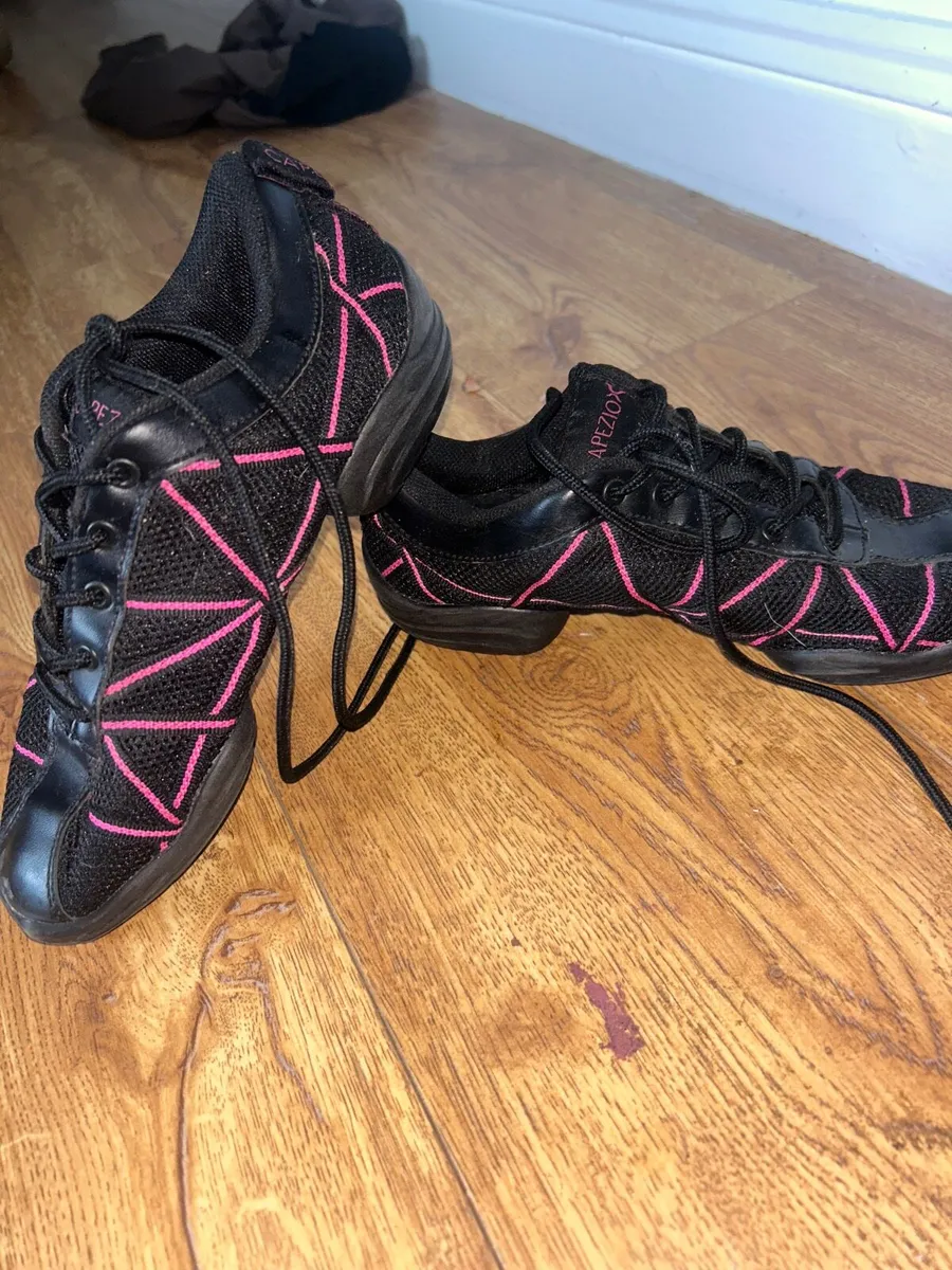 Irish dance trainers - Image 1