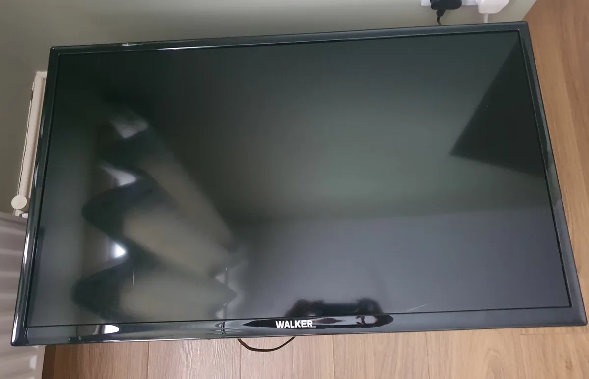 Walker 32Inch Smart TV. - Image 1